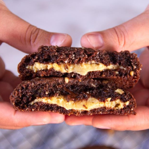 Dark chocolate cookie with passion fruit filling