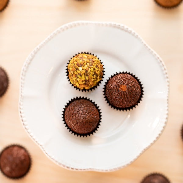 Dark chocolate brigadeiro lovers collection 8 brigadeiros