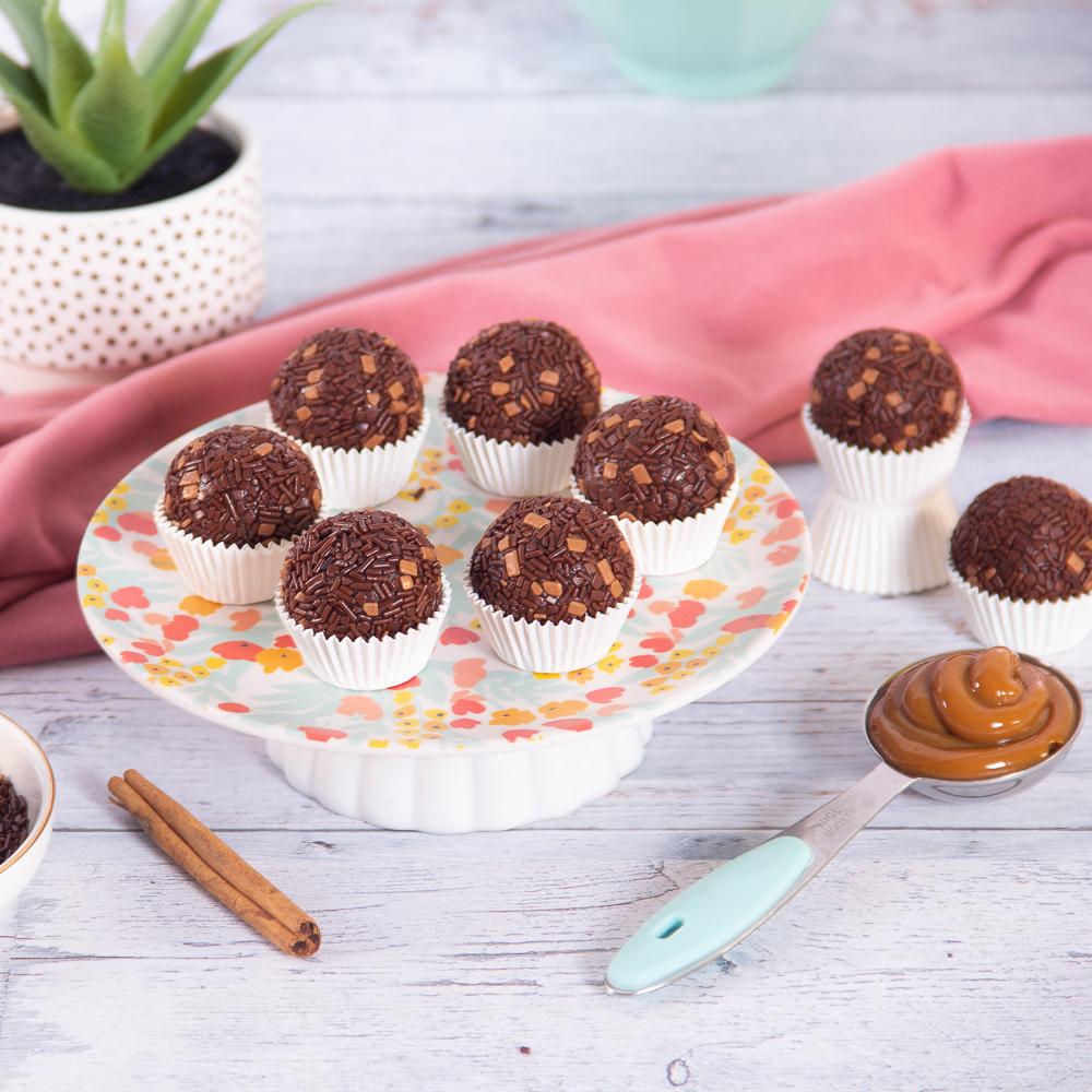Honey cake brigadeiro chocolates with cinnamon
